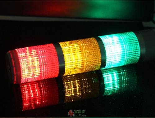 三色灯与柳叶刀
