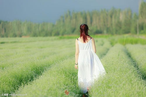 穿上别人的鞋，走一里路